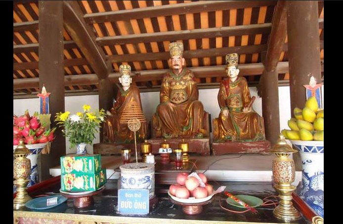 bàn thờ Đức Ông